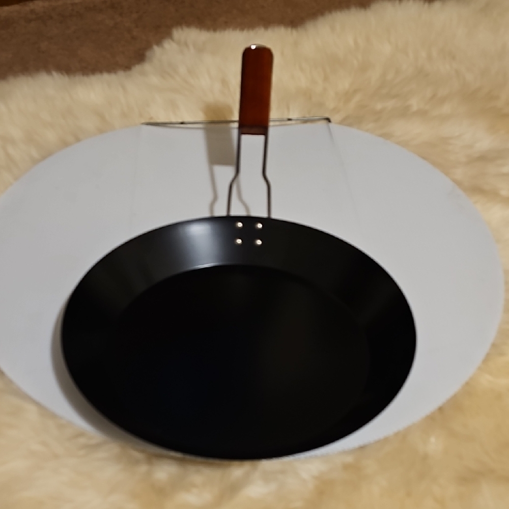 Elegant Black Frying Pan with Wooden Handle